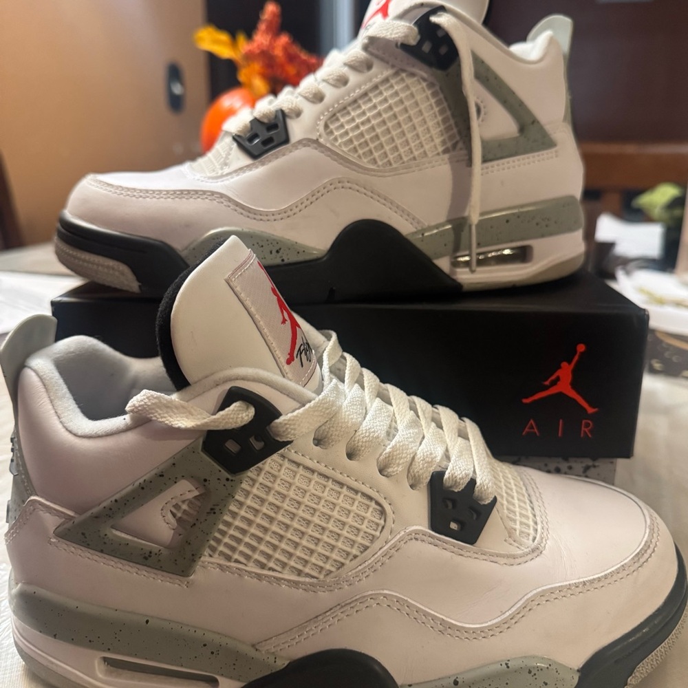 Air Jordan 4 Retro OG Women’s 5.5 – White/Fire Red/Tech Grey – With Box